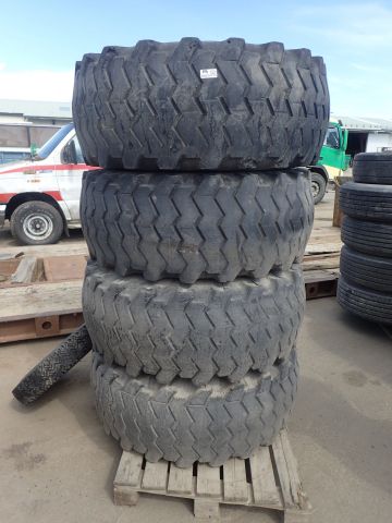 689326-1 Entreprenad däck 420/65-24