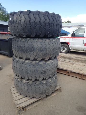 689326-2 Entreprenad däck 420/65-24