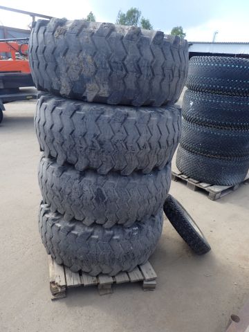 689326-3 Entreprenad däck 420/65-24