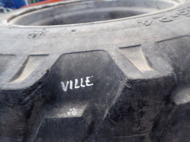 689326-4 Entreprenad däck 420/65-24