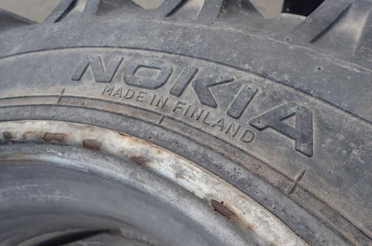 689326-5 Entreprenad däck 420/65-24