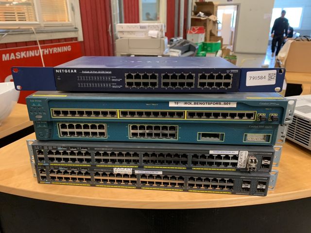 798584-1 Network switches 5pcs Cisco, Netgear