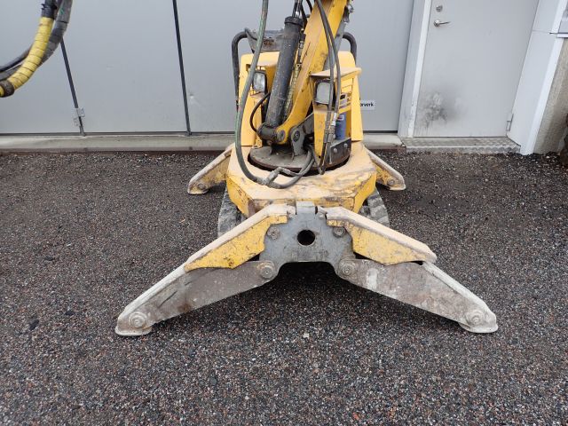 755785-7 Demolition robot Brokk 90