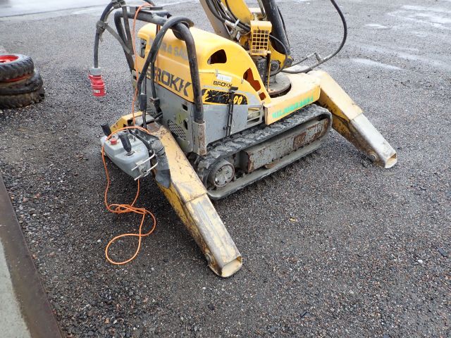 755785-11 Demolition robot Brokk 90