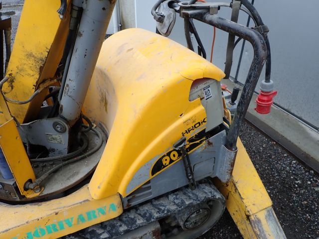 755785-48 Demolition robot Brokk 90