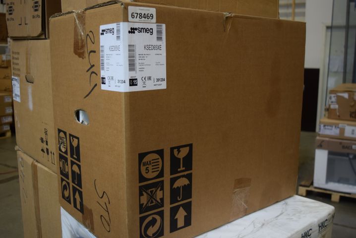 678469-2 SMEG Wall-mounted Stainless Steel Fan Cover - KSED65XE