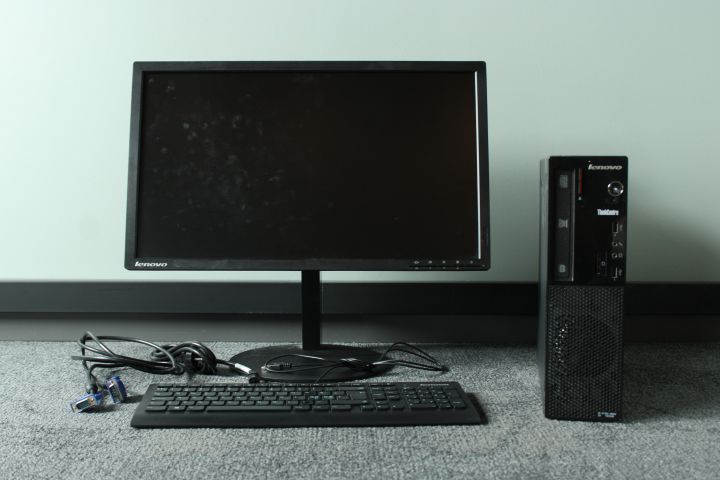 794208-1 Lenovo Thinkcentre, Lenovo computer monitor and keyboard