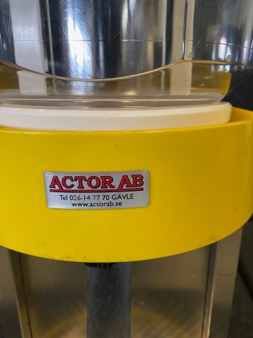 810524-3 Juice / drink vending machine with stirrer