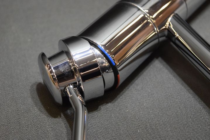 678536-8 Mixer in chrome Smeg MF4