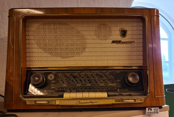 810599-1 Older Grundig radio. Type: 3033/56 / S