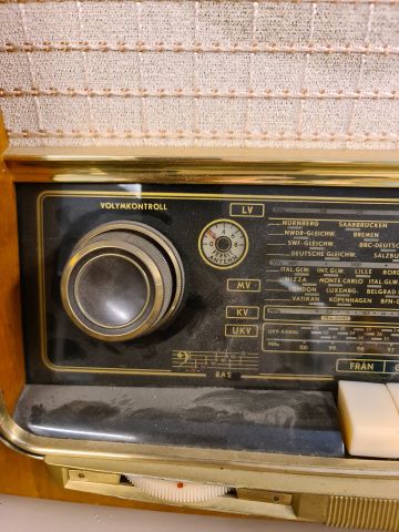 810599-4 Older Grundig radio. Type: 3033/56 / S