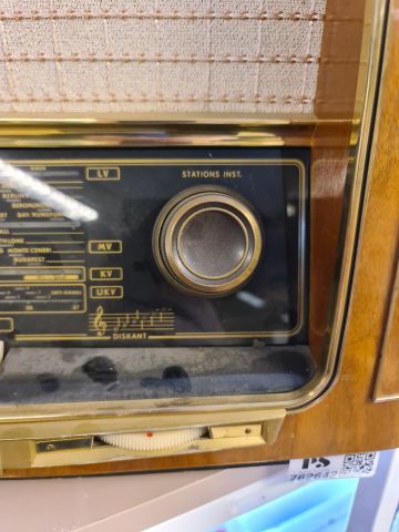 810599-5 Older Grundig radio. Type: 3033/56 / S