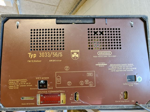 810599-6 Older Grundig radio. Type: 3033/56 / S