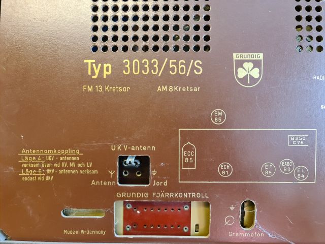 810599-7 Older Grundig radio. Type: 3033/56 / S