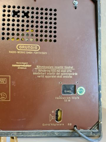810599-8 Older Grundig radio. Type: 3033/56 / S