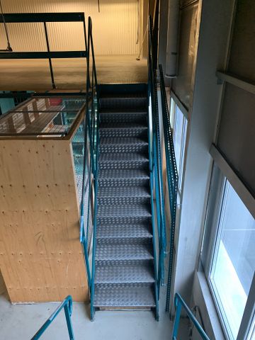 805512-27 Entresolplan med tillhörande lagerhyllsystem