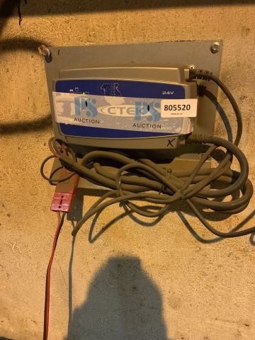 805520-1 CTEK Battery Charger XT 14000 24 Volt