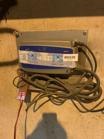 805520-2 CTEK Battery Charger XT 14000 24 Volt