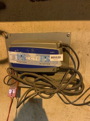 805520-4 CTEK Battery Charger XT 14000 24 Volt