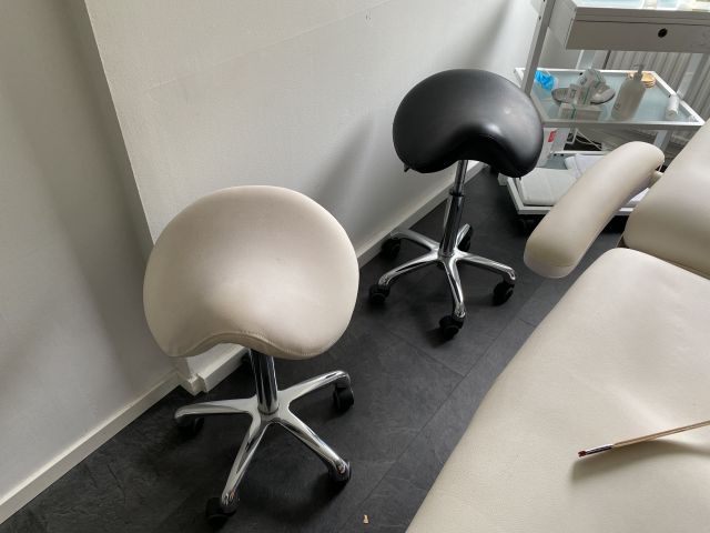 745714-14 Treatment room - treatment chair, cabinets, saddle chairs etc.