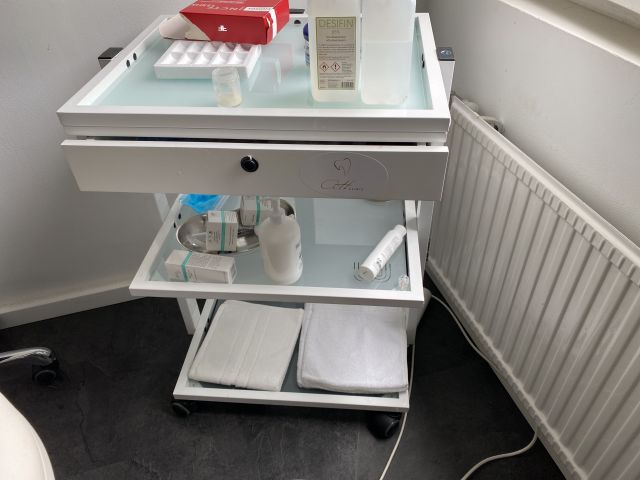 745714-20 Treatment room - treatment chair, cabinets, saddle chairs etc.