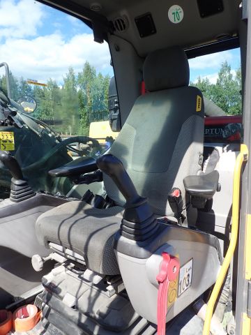 755887-117 Track excavator Volvo EC250DNL