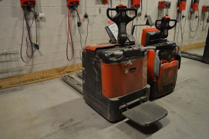 808067-2 Low lifter BT LPE240 / S with SMC-HF 3200 charger