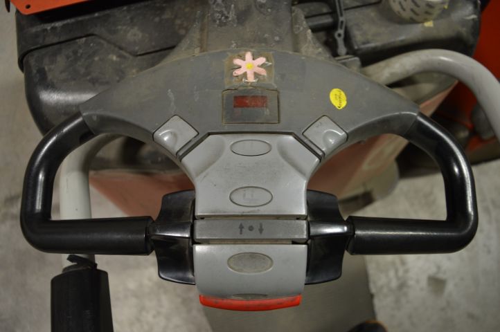 808067-5 Low lifter BT LPE240 / S with SMC-HF 3200 charger