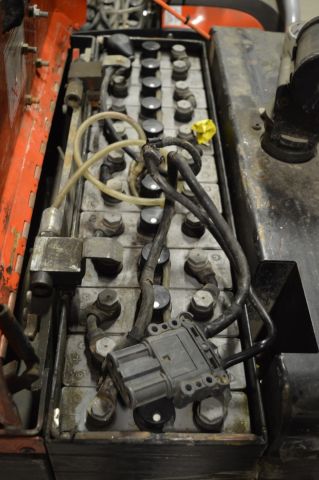 808067-6 Low lifter BT LPE240 / S with SMC-HF 3200 charger