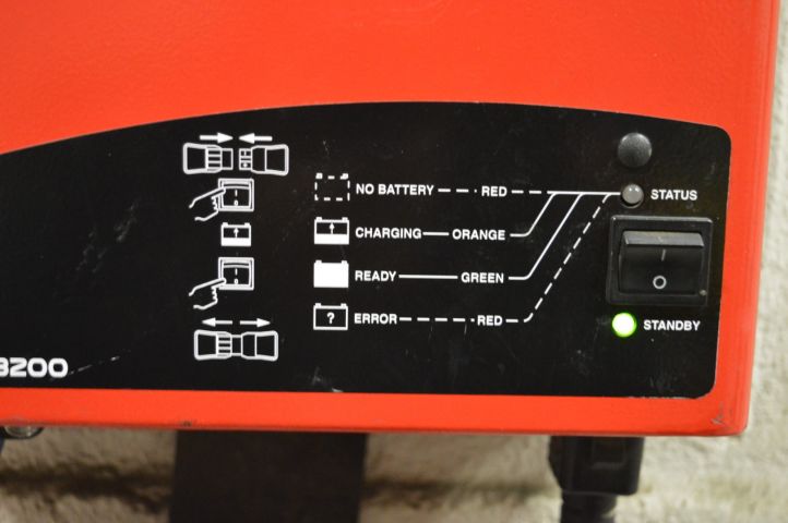 808067-8 Low lifter BT LPE240 / S with SMC-HF 3200 charger