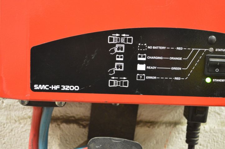 808067-9 Low lifter BT LPE240 / S with SMC-HF 3200 charger