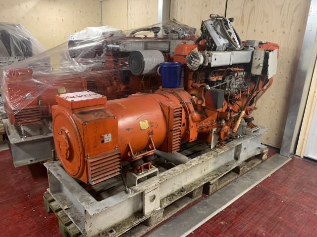 813831-1 Auxiliary engines Scania DS11 with generator Hitzinger