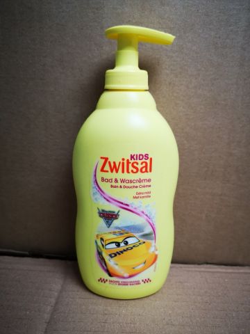 763870-3 Large lot with makeup and beauty products