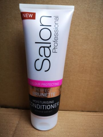 763870-7 Large lot with makeup and beauty products