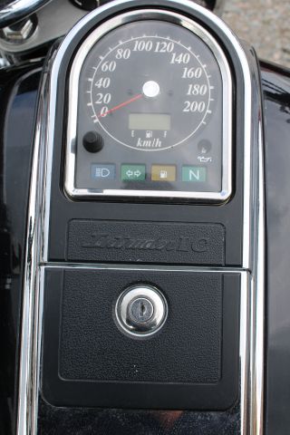 807293-19 Suzuki Intruder 1500cc (4214km)