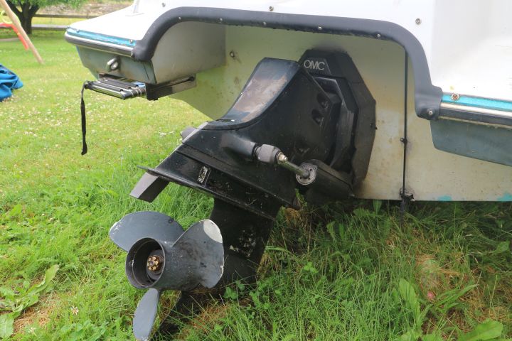 817144-10 Boat Vip Valiant Bowrider