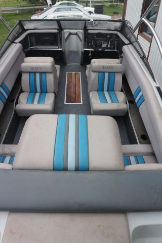 817144-13 Boat Vip Valiant Bowrider