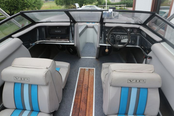 817144-14 Boat Vip Valiant Bowrider