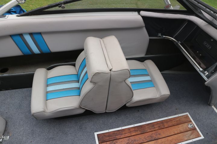 817144-19 Boat Vip Valiant Bowrider