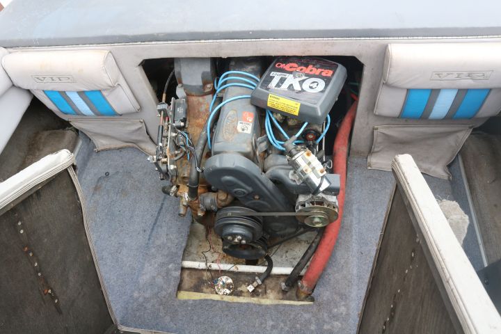 817144-21 Boat Vip Valiant Bowrider