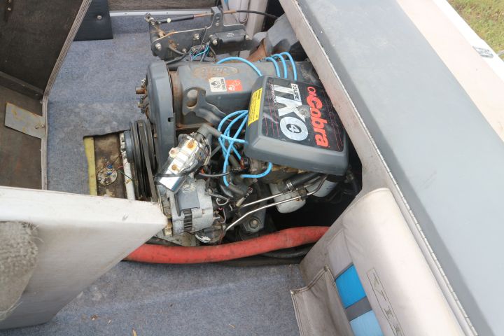 817144-22 Boat Vip Valiant Bowrider