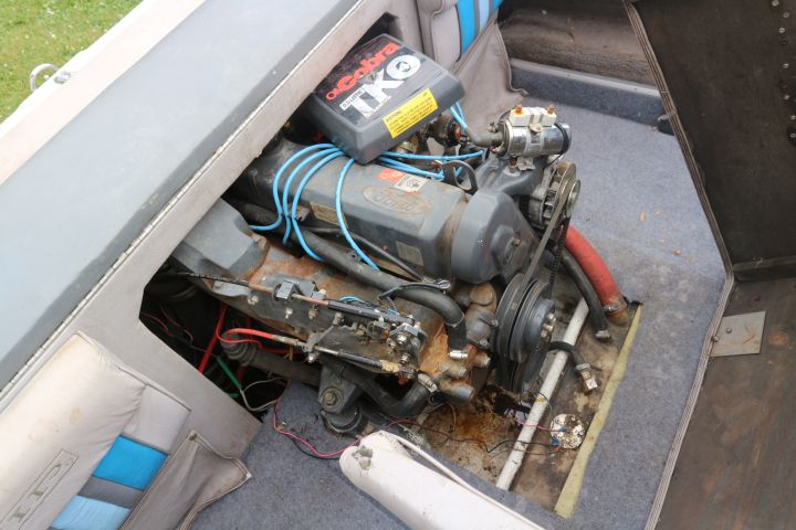 817144-23 Boat Vip Valiant Bowrider