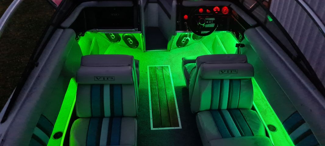 817144-24 Boat Vip Valiant Bowrider