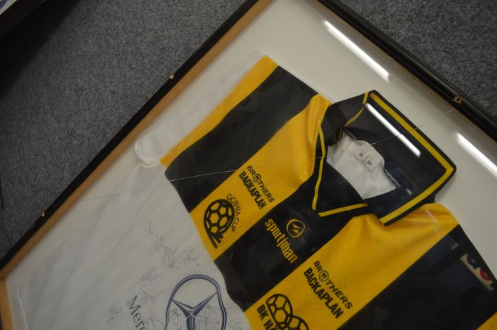 778951-4 Match shirt BK Häcken Gothia signed