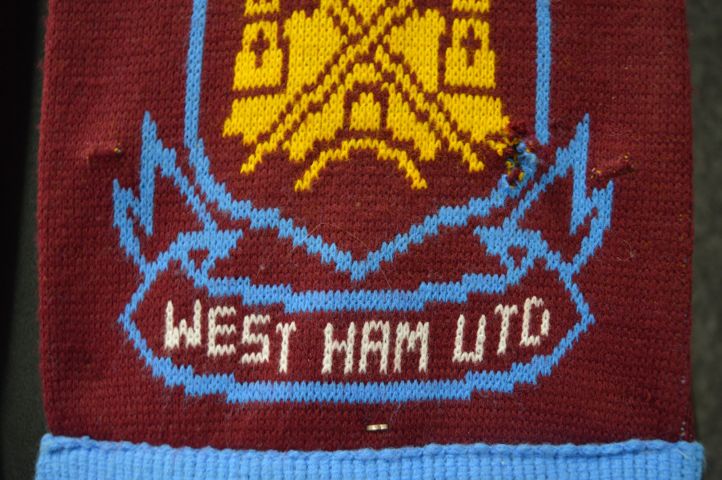 778982-4 Scarf West Ham United