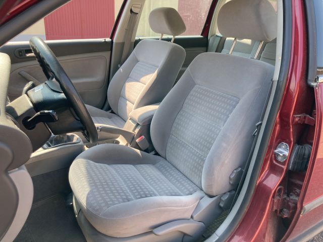 807269-27 Volkswagen Passat 1.8T, 150hp -00 (206885km)