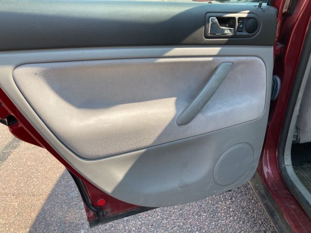 807269-33 Volkswagen Passat 1.8T, 150hp -00 (206885km)