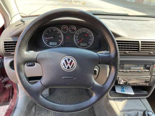 807269-37 Volkswagen Passat 1.8T, 150hp -00 (206885km)