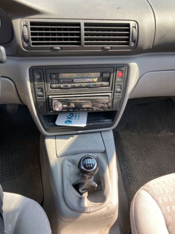 807269-38 Volkswagen Passat 1.8T, 150hp -00 (206885km)