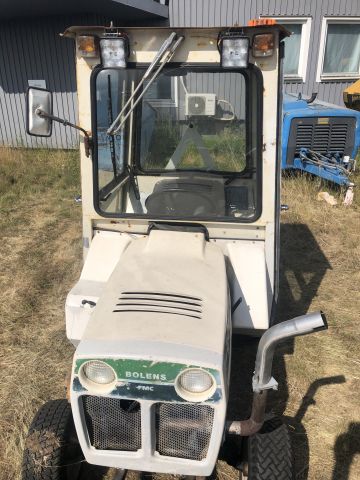 819936-4 Traktor Bolens med redskap